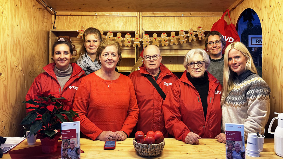 Der Infostand des Landesverbands mit einer siebenköpfigen Standbesetzung.