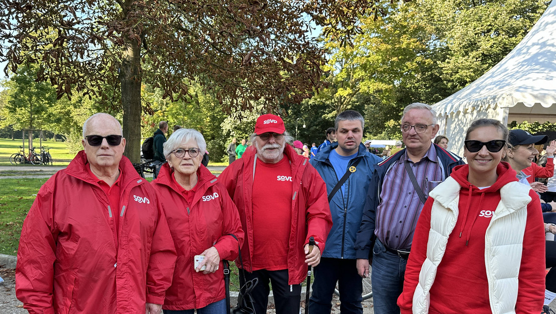 Eine sechsköpfige Gruppe im Bürgerpark, darunter der 1. Landesvorsitzender Joachim Wittrien, Landesschriftführerin Edith Wittrien, Jochen Ehlers, Uwe Poggenhorn und Landesgeschäftsführerin Diana Maleschewski (von links).