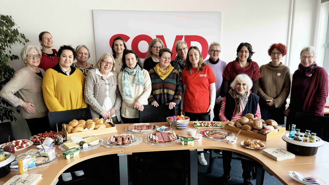 Gruppe der Frauen beim Frauenfrühstück