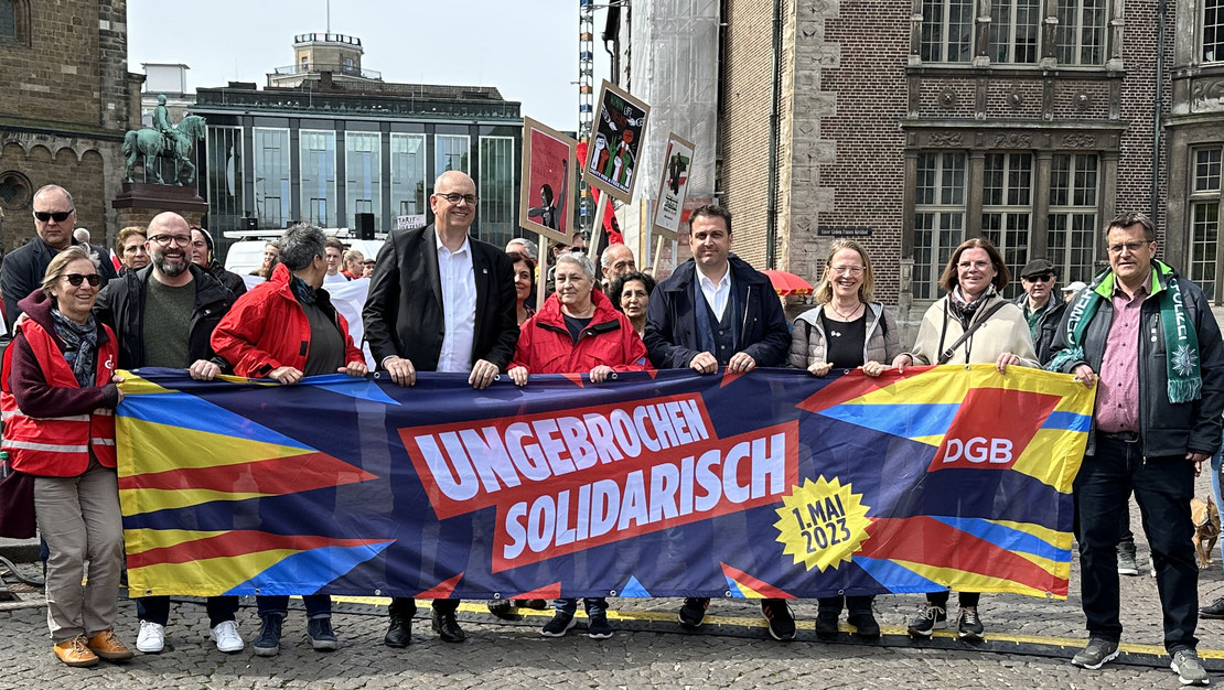 Mitglieder des Bremer Senats und die Spitze des DGBs führten die Demo an.