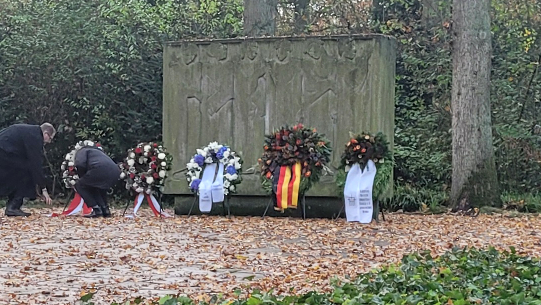 Kranzniederlegung auf dem Osterholzer Friedhof